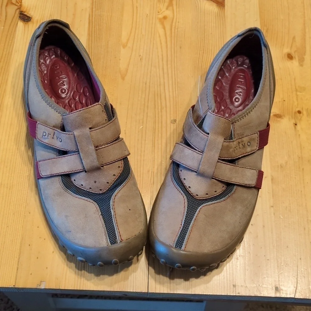 Clarks Pr!vo: The Ultimate Comfort and Style for Your Feet!